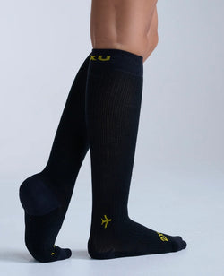 2XU Flight Bamboo Charcoal Compression Socks