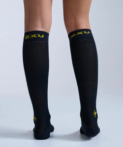 2XU Flight Bamboo Charcoal Compression Socks